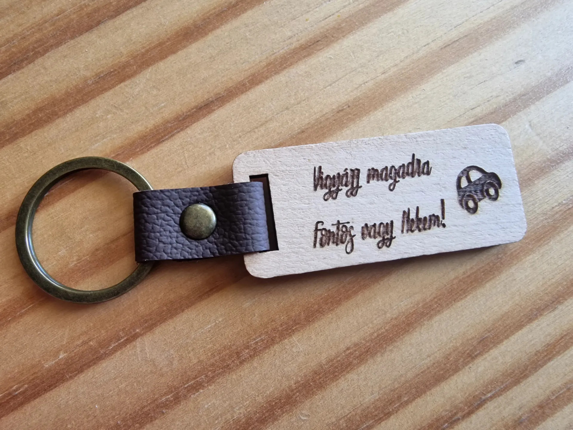 Vigyázz magadra kulcstartó
