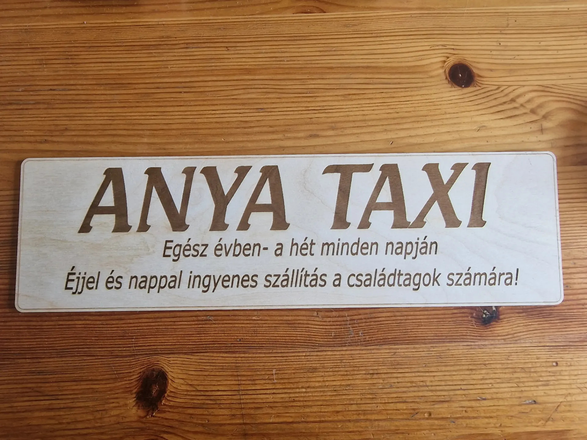 Feliratos rendszámtábla